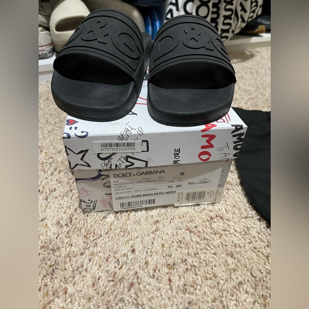 Rubber beachwear slides with DG logo